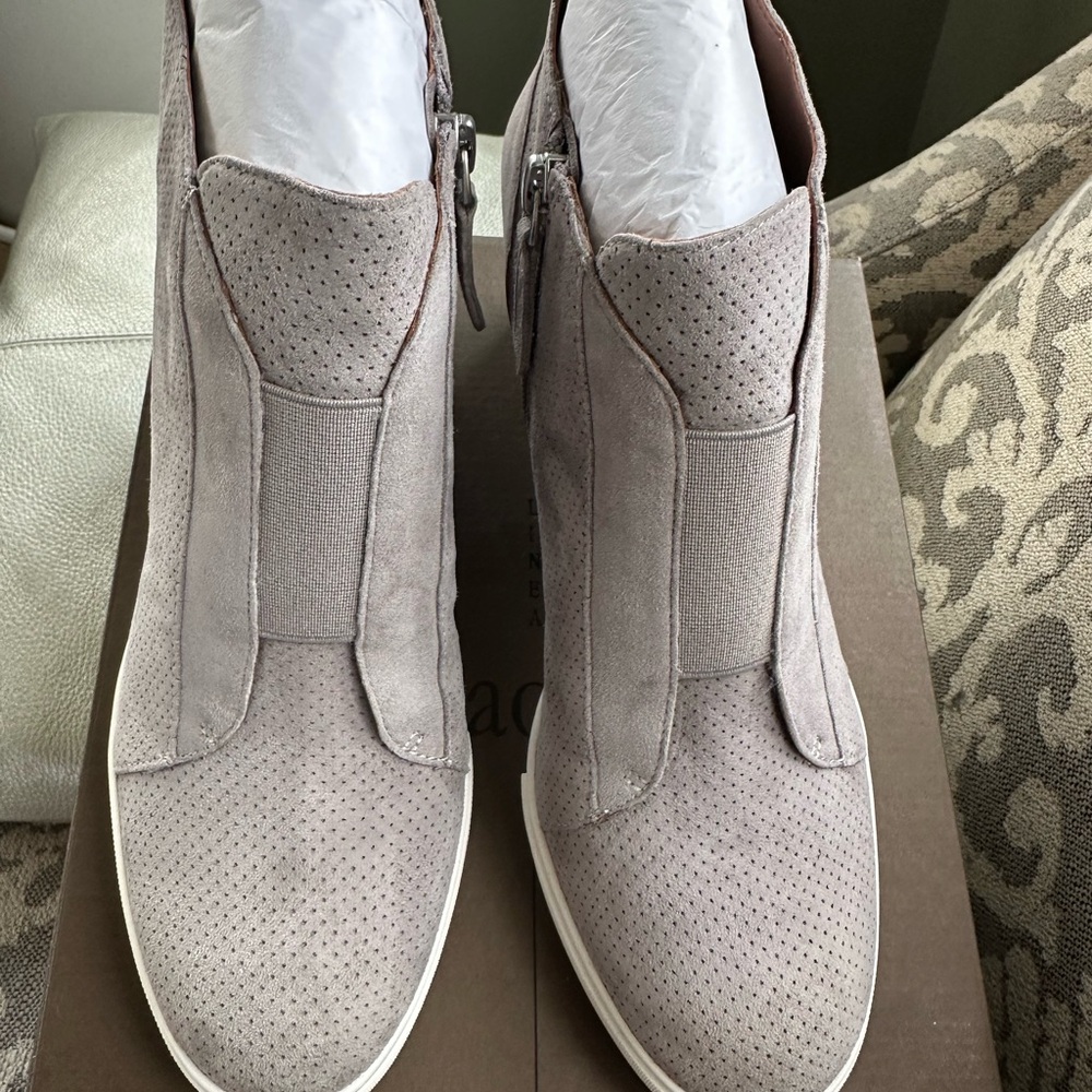 Linea Paulo Gray Suede Ankle Boots
